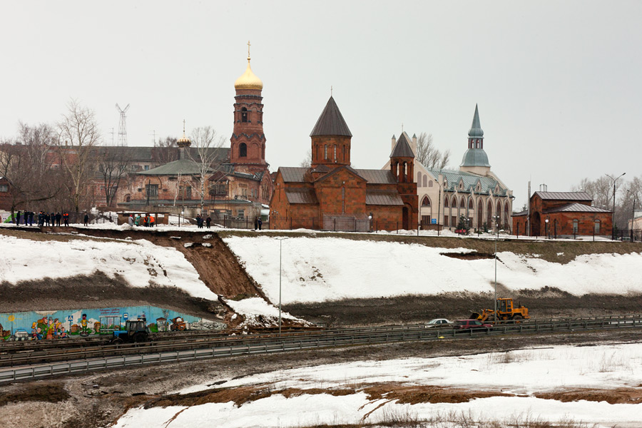 Оползень на спуске к Метромосту