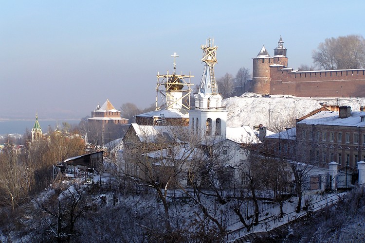 Вид на церковь пророка Илии и Нижегородский кремль